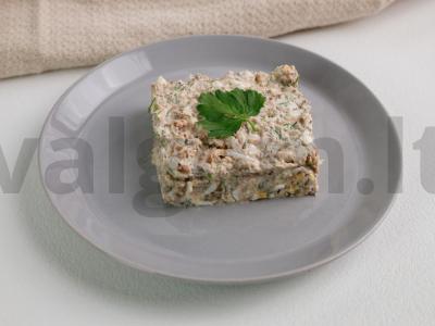 Sūrių salotos su sūriu pagrindine nuotrauka