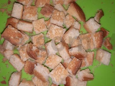 "Bella" salotos su rūkyta dešra, česnaku ir skrebučiais Žingsnis 2