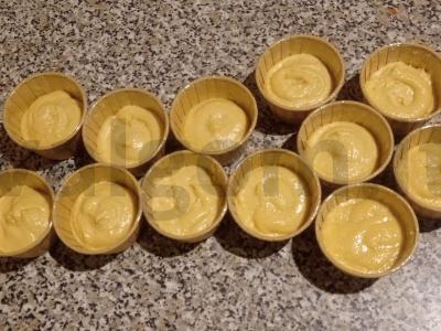 Vaniliniai keksiukai su šokolado ir sūrio kepurėle Žingsnis 5