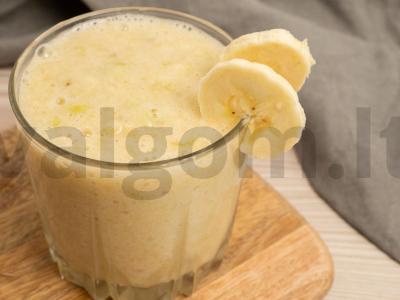 Mandarinų, bananų ir obuolių kokteilis pagrindine nuotrauka