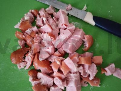 Mėgėjiškos salotos su vištienos krūtinėle ir dešra Žingsnis 2