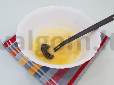 Oro grietinės keksiukai su sultenėmis Žingsnis 2