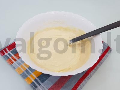 Oro grietinės keksiukai su sultenėmis Žingsnis 4