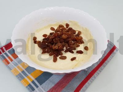 Oro grietinės keksiukai su sultenėmis Žingsnis 5