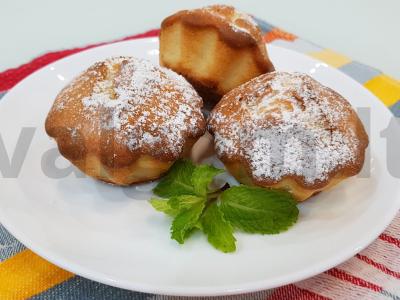 Oro grietinės keksiukai su sultenėmis pagrindine nuotrauka