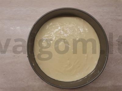 Aromatinga bandelė su bananais ir kondensuotu pienu Žingsnis 3