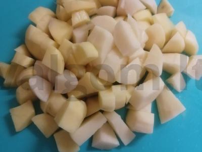 Bulvių troškinys su mėsos kukuliais Žingsnis 1