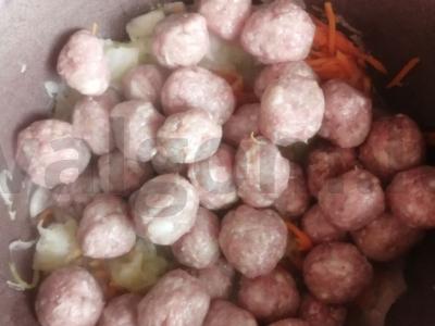 Bulvių troškinys su mėsos kukuliais Žingsnis 5