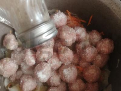 Bulvių troškinys su mėsos kukuliais Žingsnis 7