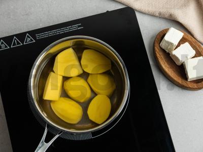Švelni bulvių košė su brinza ir grietinėle Žingsnis 1