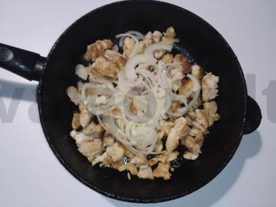 Grikiai su vištienos filė po švelniu padažu Žingsnis 2