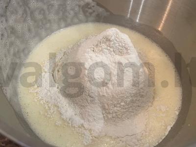 Skanus vanilinis pyragas su obuoliais Žingsnis 5