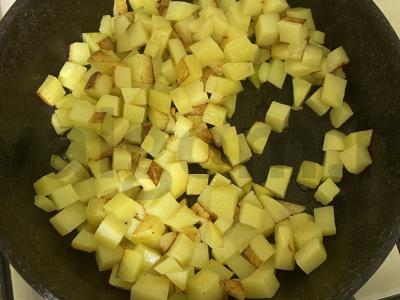 Kopūstai su bulvėmis ir dešrelėmis Žingsnis 1