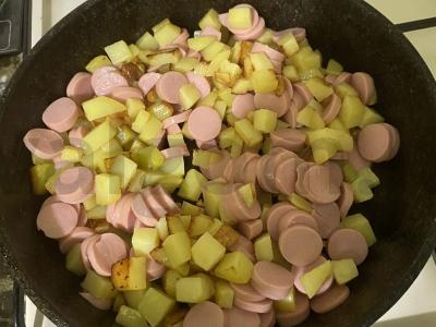 Kopūstai su bulvėmis ir dešrelėmis Žingsnis 2