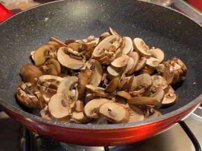 Risotto su pievagrybiais ir parmezanu Žingsnis 2