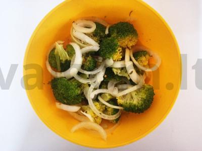 Šventinės salotos su brokoliais, obuoliais ir vištienos krūtinėle Žingsnis 1