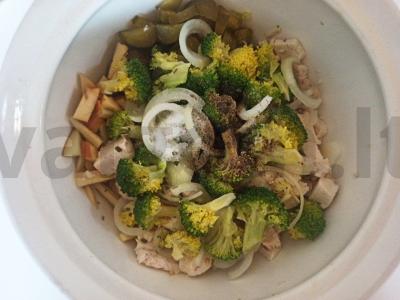 Šventinės salotos su brokoliais, obuoliais ir vištienos krūtinėle Žingsnis 2