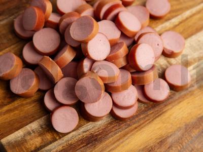 Greitas keptų dešrelių su bulvėmis ir porais receptas Žingsnis 1