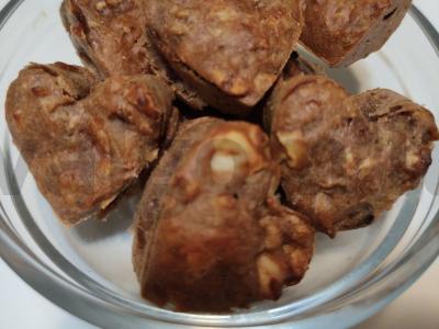 Košės sausainiai su kakava ir sūdytais acharais pagrindine nuotrauka