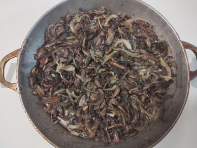 Grybų salotos su vištienos filė ir ananasais Žingsnis 1