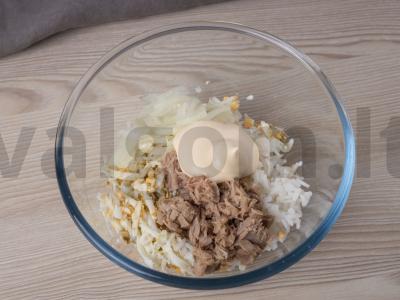 Greitos salotos su konservuota žuvimi ir ryžiais Žingsnis 3