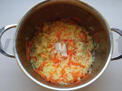 Basmati ryžiai su morkomis puode pagrindine nuotrauka