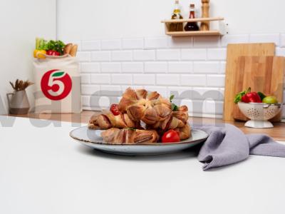 Dešros gėlės pusryčiams pagrindine nuotrauka