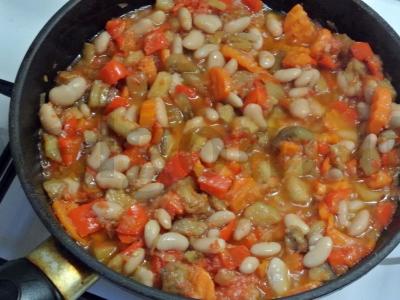 Daržovių troškinys su baltosiomis pupelėmis Žingsnis 4