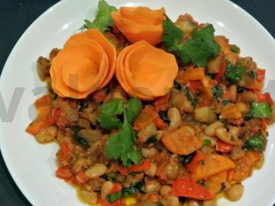 Daržovių troškinys su baltosiomis pupelėmis pagrindine nuotrauka