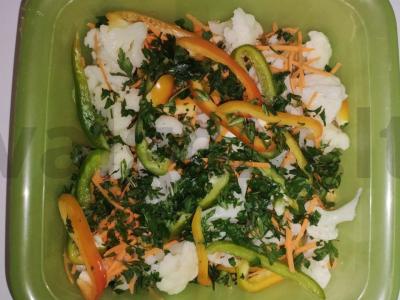 Marinuoti žiediniai kopūstai su paprikomis ir morkomis Žingsnis 1