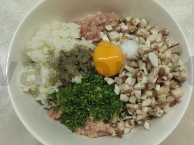 Vištienos kukuliai su grybais pomidorų ir grietinėlės padaže Žingsnis 1