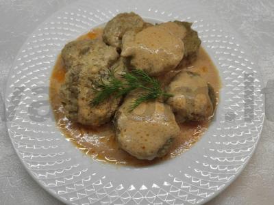 Vištienos kukuliai su grybais pomidorų ir grietinėlės padaže pagrindine nuotrauka