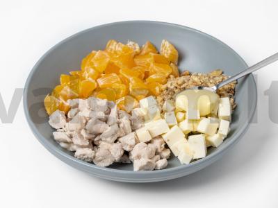 Salotos su mandarinais, sūriu ir vištiena Žingsnis 2