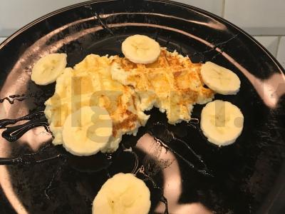 Varškės vafliai multicooker įrenginyje pagrindine nuotrauka