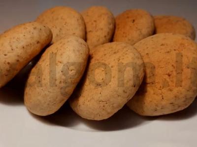 Riešutų sausainiai pagrindine nuotrauka