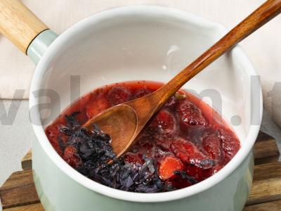 Braškių uogienė su bazilikais Žingsnis 2