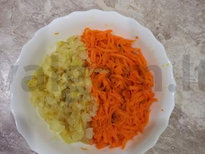 Pikantiškos salotos su pupelėmis ir skrebučiais Žingsnis 5