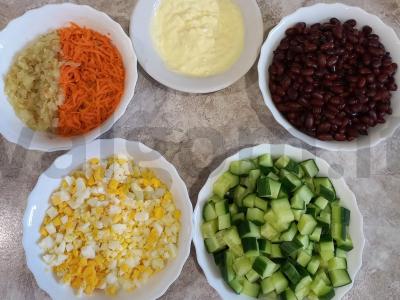 Pikantiškos salotos su pupelėmis ir skrebučiais Žingsnis 6