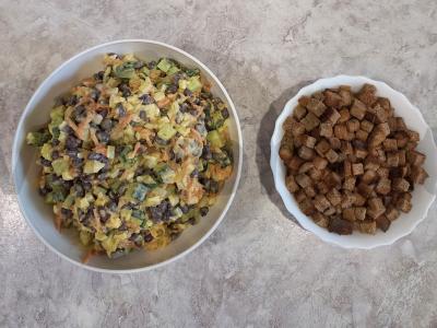 Pikantiškos salotos su pupelėmis ir skrebučiais Žingsnis 7