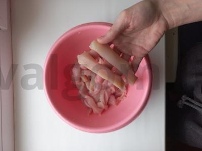 Vištienos kebabas su prieskoniais ant keptuvės Žingsnis 1