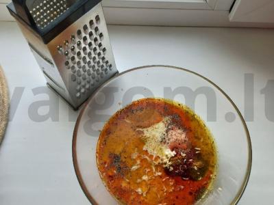 Vištienos kebabas su prieskoniais ant keptuvės Žingsnis 2