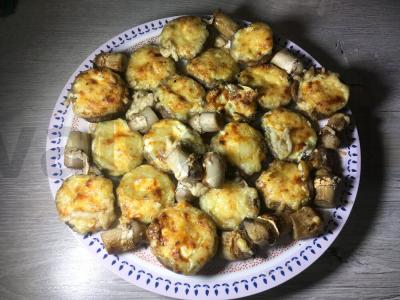 Grybai po sūrio sluoksniu pagrindine nuotrauka