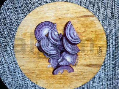 Salotos su konservuota rausvąja lašiša Žingsnis 1