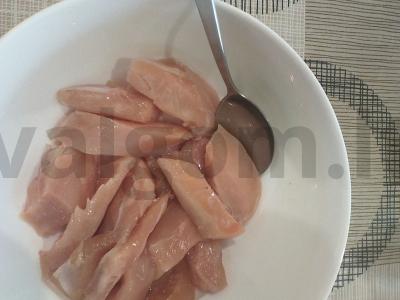 Skanios vištienos juostelės iš orkaitės Žingsnis 2