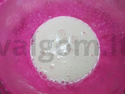 Dailūs imbieriniai meduoliai su cukraus glajumi Žingsnis 4