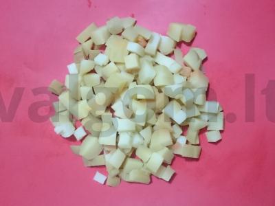 Alyvuogių, pupelių, bulvių ir svogūnų salotos Žingsnis 1