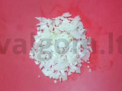 Alyvuogių, pupelių, bulvių ir svogūnų salotos Žingsnis 2