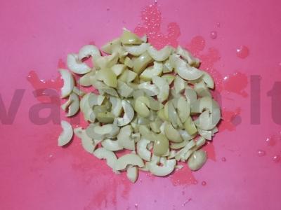 Alyvuogių, pupelių, bulvių ir svogūnų salotos Žingsnis 3