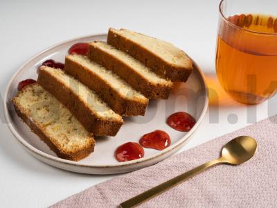 Citrininis keksas su grietine pagrindine nuotrauka