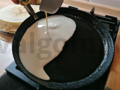 Pieno blyneliai su mėsa ir svogūnais Žingsnis 2